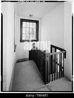 Zweite Etage, SÜDWESTECKE TREPPENTURM, Blick nach Süden aus dem 2-stöckigen Veranda - 98 Broad Street, Charleston, Charleston County, SC Stockfoto