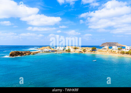 Blick auf Strand und Hafen Lefkos, Karpathos, Griechenland Stockfoto