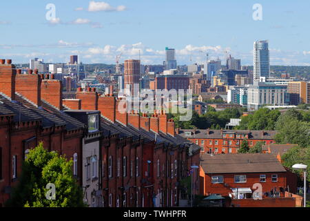 Alte und neue Architektur in Leeds, als die Stadt von Tag zu Tag größer. Stockfoto