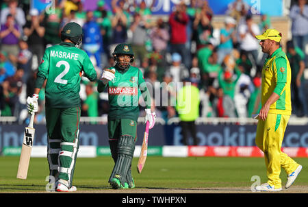 NOTTINGHAM, ENGLAND. 20. JUNI 2019: Mushfiqur Rahim von Bangladesch feiert ein Jahrhundert während der Australien v Bangladesch, ICC Cricket World Cup Match, an der Trent Brücke, Nottingham, England. Credit: Cal Sport Media/Alamy leben Nachrichten Stockfoto