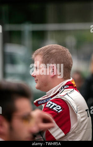 Straßburg, Frankreich - Okt 3, 2013: Stephane Fellay von Lugano Racing Team Schweiz nach Abschluss der Super Special Stage 1 der WRC-Frankreich Stockfoto