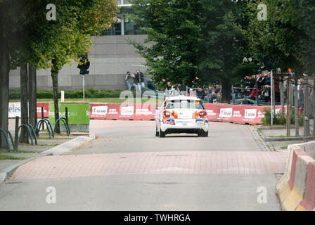 Straßburg, Frankreich - Okt 3, 2013: Colney und F. Fortmann Frankreichs konkurrieren in den Citroen DS3 R3 T während der Super Special Stage 1 der WRC Frankreich am 3. Oktober 2013 in Straßburg, Frankreich. Stockfoto