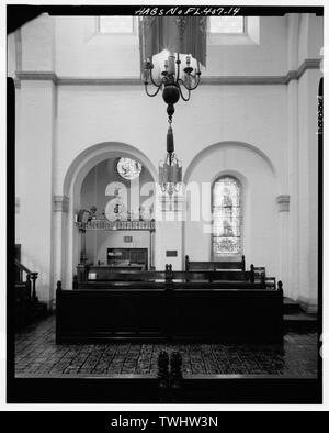 Schuss CHOR SITZBEREICH NEBEN verändern (Kamera Richtung Norden). - Knowles Memorial Kapelle, 1100 Holt Avenue, Winter Park, Orange County, FL Stockfoto