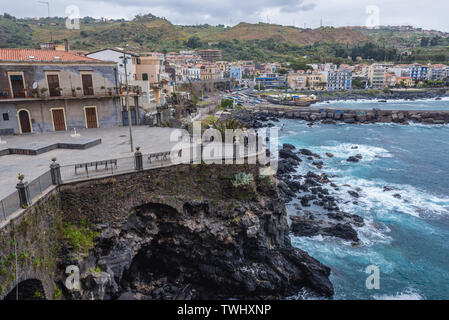 Luftaufnahme von der Burg in Aci Castello Gemeinde in der Stadt Catania auf Sizilien Insel in Italien Stockfoto