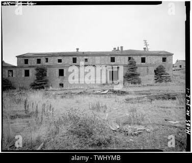 Seite, Blick nach Westen - Naval Operating Base Dutch Harbor und Fort Mears, Bachelor Offiziere Viertel, Unalaska, Aleuten, AK Stockfoto