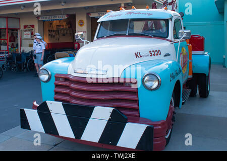 Orlando, Florida. Juni 06, 2019. Bunte Vintage Chevrolet Fahrzeug an der Hollywood Studios Stockfoto