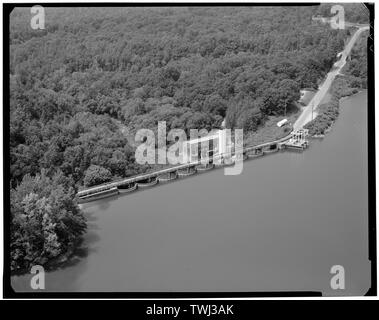 Secession Lake Dam - Luftaufnahme von Einlass- toren und Straße Bett, vom See - Abbeville Wasserkraftwerk, State Highway 284 und der County Road 72, Rocky River (historischen), Abbeville County, SC; Abbeville Wasser und elektrische Anlagen Firma; Pennell, James Roy; Weiß, W H; Abbeville Power Company Incorporated; D.M. Rickenbacker Bauunternehmen; Townsend, C P; Wideman und Singleton; Britton, John B; S. Morgan Smith Firma; Woodward Governor Company; Bethlehem Steel Company; Westinghouse Corporation; Bush Sulzer Brothers Company; Mark Brüder; Cary, Brian, Sender Stockfoto