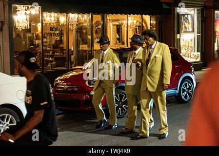 New Orleans, Louisiana, USA. 15 Juni, 2019. Geeignet Männer gehen Sie Royal Street im Französischen Viertel in New Orleans, Louisiana, am Samstag, dem 15. Juni. Credit: Justin L. Stewart/ZUMA Draht/Alamy leben Nachrichten Stockfoto