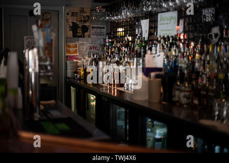 New Orleans, Louisiana, USA. 16 Juni, 2019. Artwork von New Orleans Saints Quarterback Drew Brees ist innerhalb des Marigny Bar in New Orleans, Louisiana, am Sonntag, dem 16. Juni gesehen. Credit: Justin L. Stewart/ZUMA Draht/Alamy leben Nachrichten Stockfoto