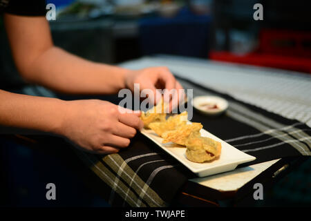 Koch Dekoration Teller, chines frittierte Klöße Stockfoto