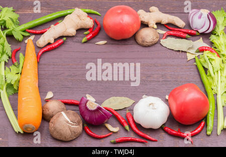 Alle Arten von Gewürzen und Gemüse zum Kochen und Würzen. Stockfoto