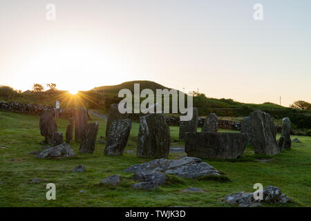 Drombeg Steinkreis, Glandore, West Cork, Irland, 21. Juni 2019, Sonnenaufgang am 0519 bin auf die Sommersonnenwende am Drombeg Steinkreis, oder wie es lokal als des Druiden Altar bekannt. Diese Megalithen Termine zwischen 153 v. Chr. und 127 n. Kredit aphperspective/Alamy leben Nachrichten Stockfoto