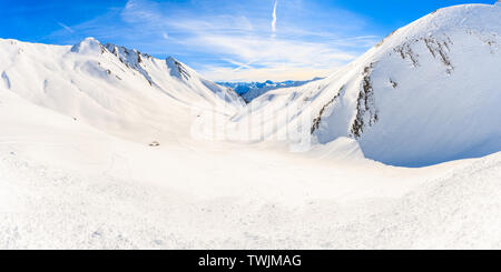 Panoramablick auf erstaunliche Österreichische Alpen im schönen Winter Schnee, Serfaus-Fiss-Ladis, Tirol, Österreich Stockfoto