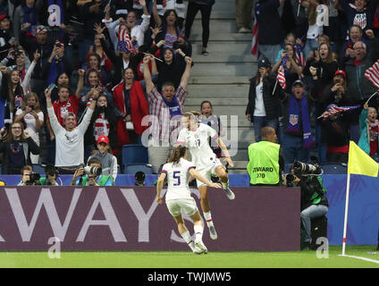 Le Havre, Frankreich. Juni, 2019 20. Tobin Heide (oben) der Vereinigten Staaten feiert ihr Ziel der Gruppe F Match zwischen den Vereinigten Staaten und Schweden im Jahr 2019 die FIFA Frauen-WM in Stade Oceane in Le Havre, Frankreich, 20. Juni 2019. Credit: Xu Zijian/Xinhua/Alamy leben Nachrichten Stockfoto