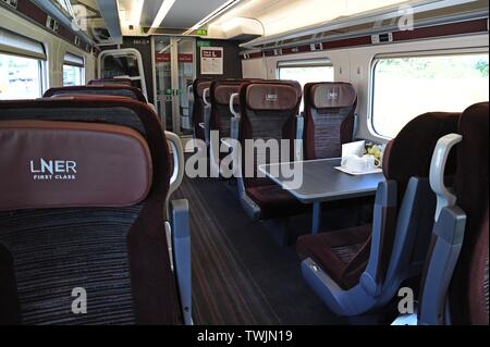 First Class Sitze im neuen LNER Azuma 800 Klasse Intercity Express auf der Schiene Live! Die bahnindustrie Messe Juni 2019 20. Stockfoto