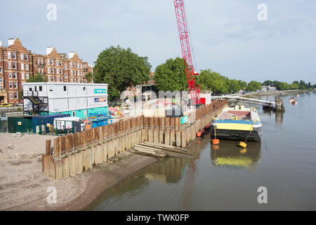 Super Kanalisation Baustelle auf der Putney Damm Vorland am südlichen Ufer der Themse, London, UK Stockfoto