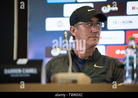 CLUJ, Rumänien - 14. JUNI 2019: Australische Tennis Trainer und Analyst für den Grand Slam Darren Cahill beantworten Fragen während der, drücken Sie BESPRE. Stockfoto