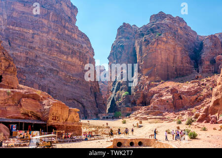 Sik Canyon, der die antike Stadt Petra, Jordanien Stockfoto