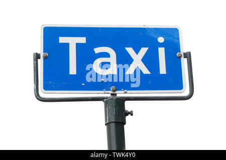 Nahaufnahme einer Stange mit blauen Taxi Schild mit weißem Text auf weißem Hintergrund. Stockfoto