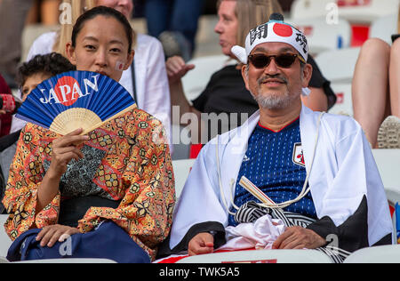 Nizza, Frankreich. Juni, 2019 19. Frankreich, Nizza, Stade de Nice, 19.06.2019, Fußball-FIFA-Fußballweltmeisterschaft der Damen - Japan - England Bild: Von links: Japnan Fans in Nizza Quelle: dpa/Alamy leben Nachrichten Stockfoto