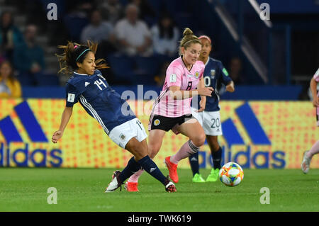 Paris, Frankreich. Juni, 2019 19. Miriam Anahi Mayorga (Argentinien) (14) passt den Ball, 19.06.2019, Paris (Frankreich), Fußball, FIFA Frauen-WM 2019, Schottland - Argentinien, FIFA-BESTIMMUNGEN VERBIETEN DIE VERWENDUNG DER FOTOGRAFIE ALS BILD-SEQUENZEN UND/ODER QUASI VIDEO, | Verwendung der weltweiten Kredit: dpa/Alamy leben Nachrichten Stockfoto