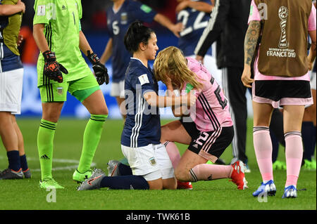 Paris, Frankreich. Juni, 2019 19. Argentinier konsole Erin Cuthbert (Schottland) (22), 19.06.2019, Paris (Frankreich), Fußball, Wm 2019 die FIFA Frauen, Schottland - Argentinien, FIFA-Bestimmungen verbieten die Verwendung von Fotografien als BILDSEQUENZEN UND/ODER QUASI-VIDEO. | Verwendung der weltweiten Kredit: dpa/Alamy leben Nachrichten Stockfoto