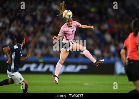 Paris, Frankreich. Juni, 2019 19. Lisa Evans (Schottland) (11) in der Kopfzeile, 19.06.2019, Paris (Frankreich), Fußball, Wm 2019 die FIFA Frauen, Schottland - Argentinien, FIFA-Bestimmungen verbieten die Verwendung von Fotografien als BILDSEQUENZEN UND/ODER QUASI-VIDEO. | Verwendung der weltweiten Kredit: dpa/Alamy leben Nachrichten Stockfoto