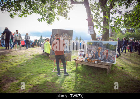 Oslo, Norwegen. Juni, 2019 20. Oslo, Norwegen - 20. Juni 2019. Die Festivalbesucher haben eine gemütliche Zeit im norwegischen Musik Festival OverOslo 2019 in Oslo. (Foto: Gonzales Foto/Alamy leben Nachrichten Stockfoto