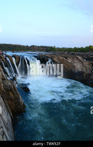 Dhuandhar fällt auf Narmada Fluss, Bedaghat, Madhya Pradesh, Indien. Stockfoto