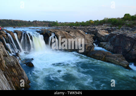 Dhuandhar fällt auf Narmada Fluss, Bedaghat, Madhya Pradesh, Indien. Stockfoto