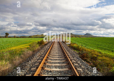 Einzelne Bahn in Rana, Mittelböhmische Hochland, Tschechische Republik Stockfoto