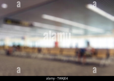 Verwackelte Szene der Passagiere warten in Terminal Gate am Flughafen Stockfoto
