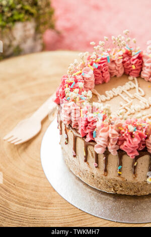 Raw vegan Kuchen, eco freundlich eingerichtet. Stockfoto