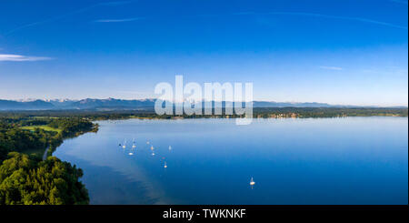 Blick auf den Starnberger See in der Nähe von Ambach, Fuenfseenland, Oberbayern, Bayern, Deutschland, Europa Stockfoto