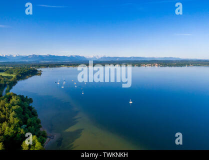 Blick auf den Starnberger See in der Nähe von Ambach, Fuenfseenland, Oberbayern, Bayern, Deutschland, Europa Stockfoto