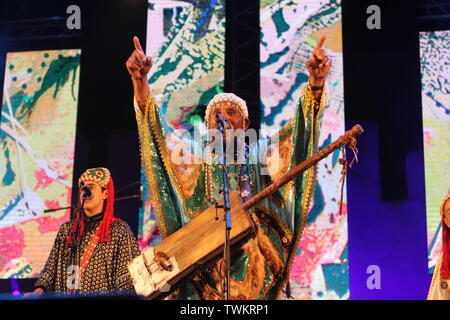 (190621) - Essaouira, Juni 21, 2019 (Xinhua) - Künstler in der 22 Gnawa und World Music Festival in Essaouira, Marokko, 20. Juni 2019. Das jährliche Musikfestival trat weg hier am Donnerstag. (Xinhua) Stockfoto