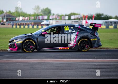 Dalton auf T-Stücke, England, 15. Juni 2019. Josh Kochen fahren ein Honda Civic Type R für BTC Racing während der freien Praxis für die Kwik Fit British Touring Car Championship im Croft Rennstrecke. Stockfoto