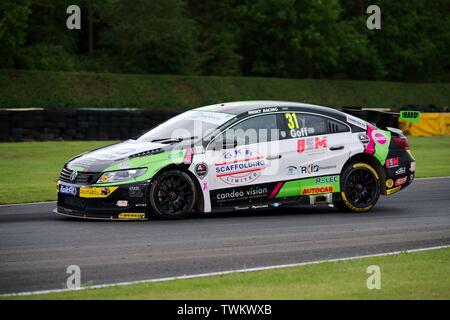 Dalton auf T-Stücke, England, 15. Juni 2019. Jack Goff fahren ein Volkswagen CC für RCIB Versicherung mit Fox Transport während der freien Praxis für die Kwik Fit British Touring Car Championship im Croft Rennstrecke. Stockfoto