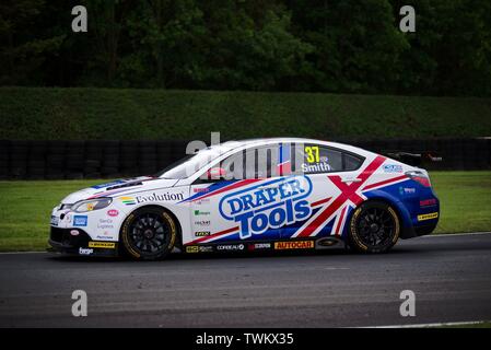 Dalton auf T-Stücke, England, 15. Juni 2019. Rob Smith ein MG6 GT für Excelr 8 Motorsport im freien Training für den Kwik Fit British Touring Car Championship im Croft Rennstrecke. Stockfoto