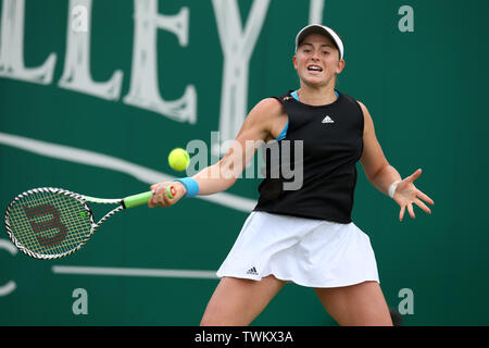 Birmingham, Großbritannien. Juni, 2019 21. Jelena Ostapenko Lettlands Während ihr Viertelfinale gegen Petra Martic von Kroatien. Natur Tal Classic 2019, Tennis der Internationale Frauentag, Tag 5 an der Edgbaston Priorat Club in Birmingham, England am Freitag, den 21. Juni 2019. Redaktionelle Verwendung nur. pic von Andrew Obstgarten, Credit: Andrew Orchard sport Fotografie/Alamy leben Nachrichten Stockfoto