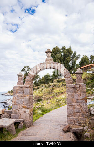 Welcom arch auf der Insel Taquile am Titicacasee, Peru, Südamerika Stockfoto