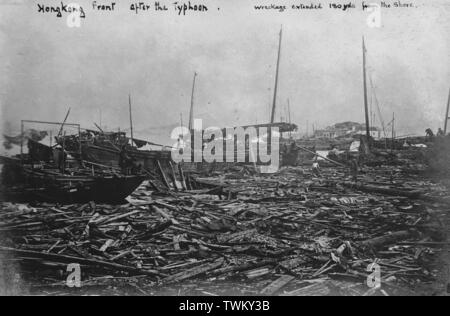 Nach der 1906 Hong Kong Taifun, 18. September 1906. Bis zu 10.000 Menschen ihr Leben verloren, mit Ausnahme Schaden über den Hafen und die Küsten in der Britischen Kronkolonie verursacht. Foto von Tony Henshaw Stockfoto