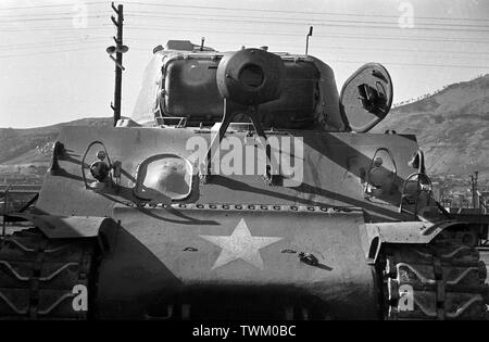 US-Armee in Süd Korea 1955 Hafen Pusan Panzer M4A3 Sherman - US-Armee in der Republik Korea (ROK)/Südkorea 1955 Pusan Hafen Panzer M4A3 Sherman Stockfoto