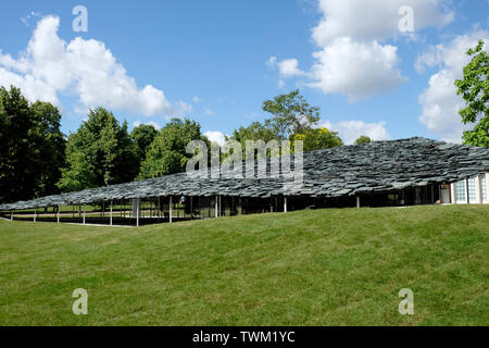 Eine neue temporäre Ausstellung in der Serpentine Gallery, von dem japanischen Architekten Junya Ishigami öffnet für die Öffentlichkeit. Stockfoto