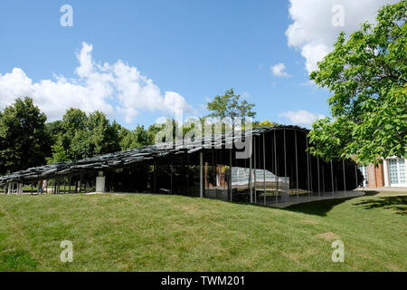 Eine neue temporäre Ausstellung in der Serpentine Gallery, von dem japanischen Architekten Junya Ishigami öffnet für die Öffentlichkeit. Stockfoto