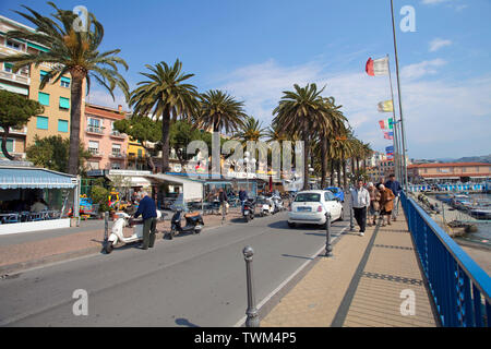Hafen Promenade von San Remo, Harbour Town an der ligurischen Küste, Ligurien, Italien Stockfoto