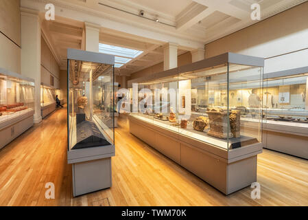 London, England - Mai 13, 2019: Innenraum des British Museum in London. Es wurde 1753 gegründet. Stockfoto