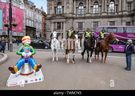 Glasgow, Schottland, Großbritannien. Juni, 2019 21. Wunder Wullie, erstellt von David RG Chapman. Diese Statue sieht Oor Wullie mit einem alten Vorhang, Geschirrtuch und der Pfote Y-Fronten bewaffnet. Der Oor Held oot guisin' als Wunder Wullie. Die Skulptur ist Teil der Oor Wullie grossen Wanne Trail. Credit: Skully/Alamy leben Nachrichten Stockfoto