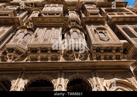 Eine Nahaufnahme von Patwanji Ki Haveli von Jaialmer, Rajasthan, Indien. Stockfoto