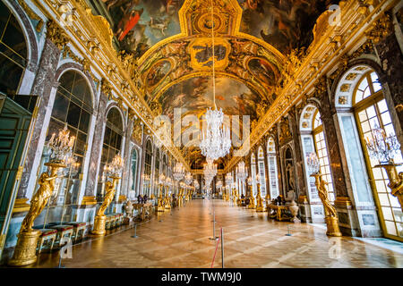 VERSAILLES, Frankreich - 14. Februar 2018: Spiegelsaal im Schloss von Versailles Stockfoto